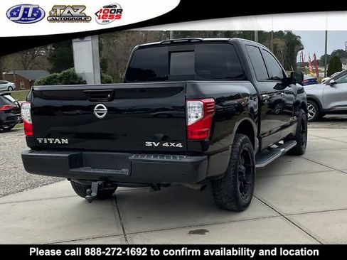 Used 2020 Nissan Titan SV image 6