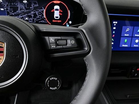 Certified 2025 Porsche Macan Electric image 11