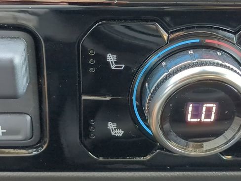 Used 2025 GMC Sierra 1500 SLT image 23