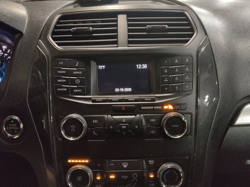 Used 2018 Ford Explorer XLT FWD image 25