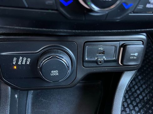 Used 2022 Jeep Renegade Latitude image 37