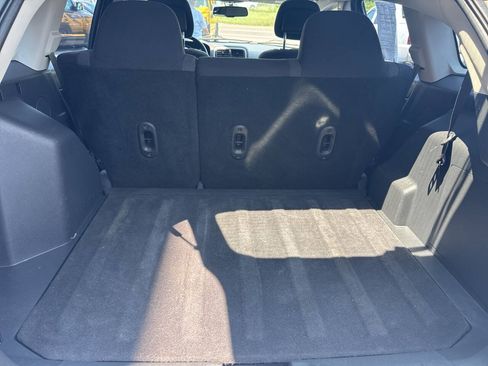 Used 2011 Dodge Caliber Mainstreet FWD image 19