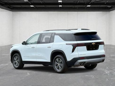 Used 2024 Chevrolet Traverse LT FWD image 7