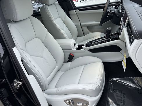 New 2026 Porsche Macan S image 21