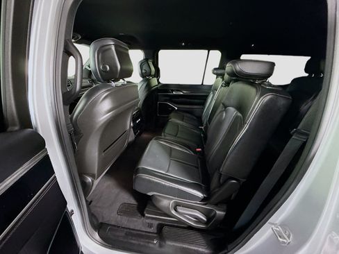 Used 2023 Jeep Wagoneer Series II RWD image 25