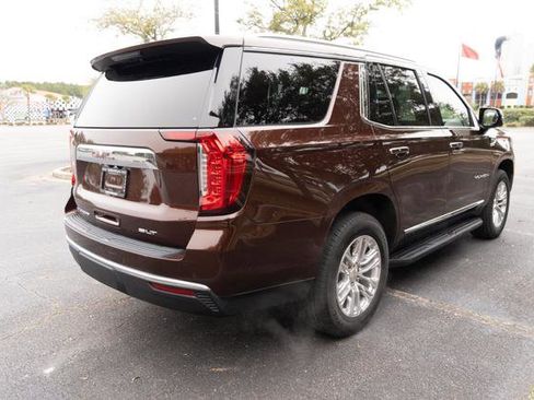 Used 2023 GMC Yukon SLT w/ SLT Luxury Package image 3