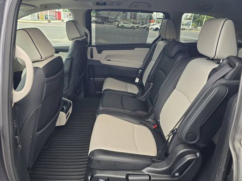 Used 2025 Honda Odyssey Elite image 12