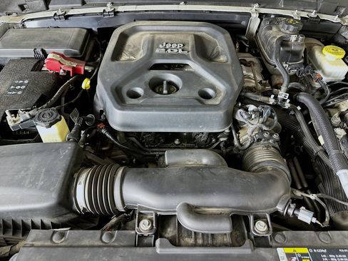 Used 2018 Jeep Wrangler Unlimited Rubicon AWD/4WD image 32