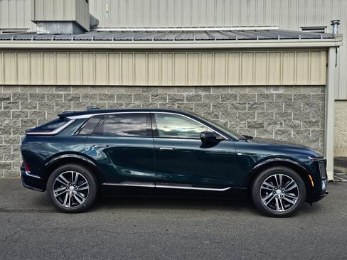 New 2026 Cadillac Lyriq Luxury image 11