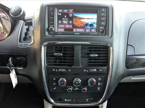 Used 2020 Dodge Grand Caravan SXT image 13