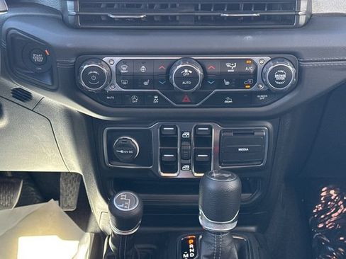 Used 2025 Jeep Wrangler Unlimited Sahara AWD/4WD image 23