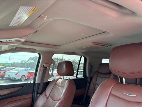 Used 2017 Cadillac Escalade Premium Luxury image 9
