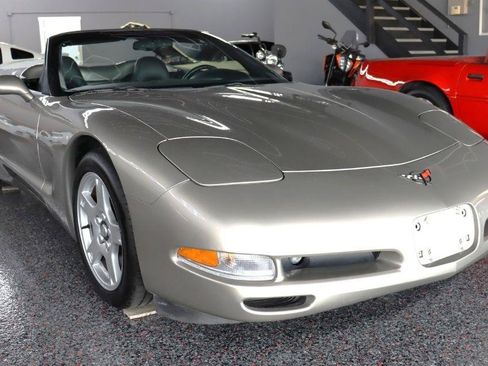 Used 1998 Chevrolet Corvette Convertible w/ Memory Pkg RWD image 7