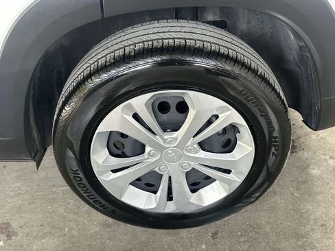 Used 2025 Chevrolet Trax LS FWD image 11