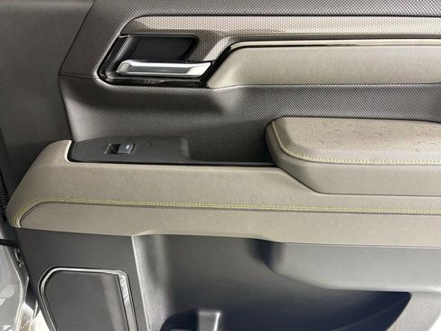 Used 2025 Chevrolet Silverado 1500 ZR2 w/ Technology Package image 18