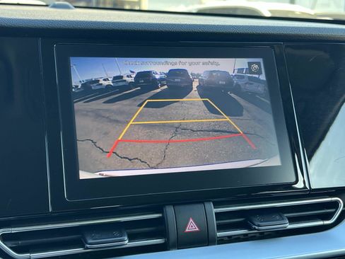 Used 2022 Kia Niro LX image 15