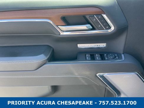 Used 2023 GMC Sierra 1500 Denali w/ Denali Reserve Package AWD/4WD image 11