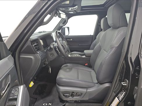 Used 2025 Lexus GX 550 w/ Cold Area Package AWD/4WD image 7