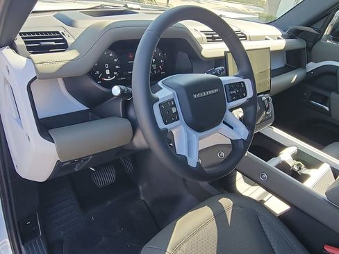 New 2026 Land Rover Defender 110 X-Dynamic SE AWD/4WD image 24