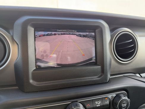 Used 2021 Jeep Wrangler Sport S image 7