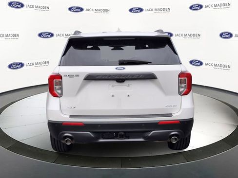 Certified 2022 Ford Explorer XLT w/ Equipment Group 202A image 4