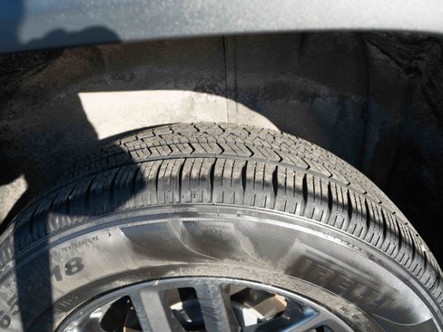 Used 2018 GMC Acadia SLT image 31