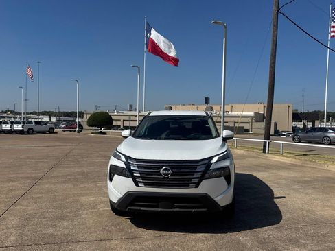 Certified 2024 Nissan Rogue SV FWD image 5