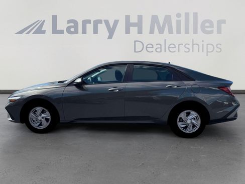 New 2026 Hyundai Elantra SE FWD image 3