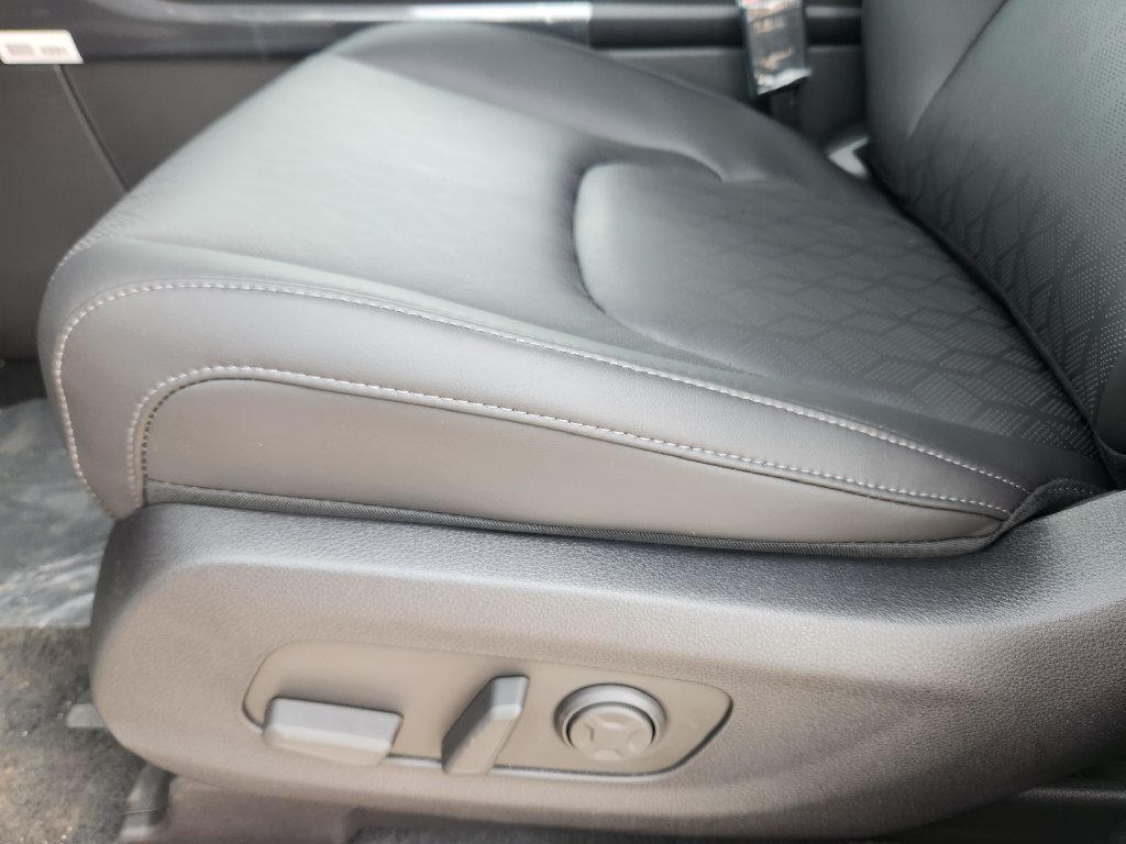 New 2027 Kia Carnival EX FWD image 7