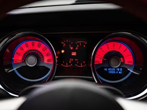 Used 2012 Ford Mustang GT Premium w/ Electronics Pkg RWD image 29