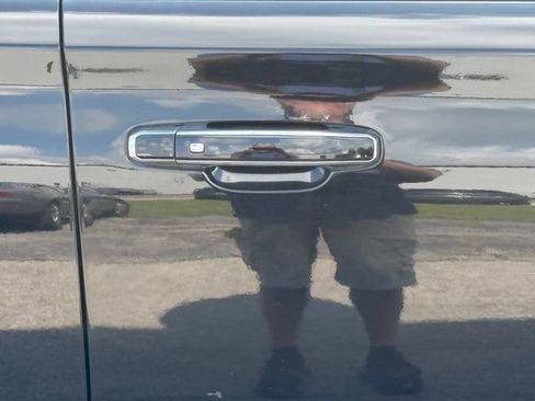 Used 2019 GMC Yukon Denali w/ Denali Ultimate Package AWD/4WD image 22