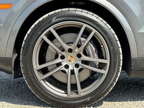 Used 2021 Porsche Cayenne Coupe AWD/4WD image 36