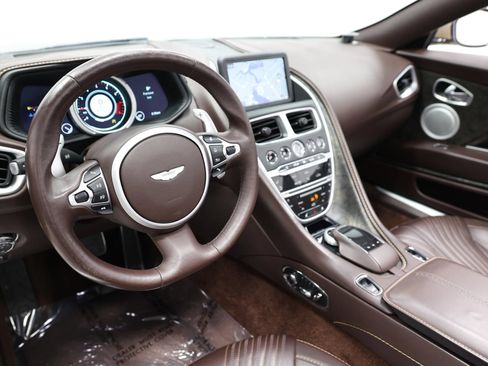 Used 2019 Aston Martin DB11 Volante RWD image 2