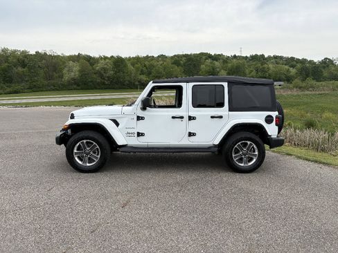 Used 2021 Jeep Wrangler Unlimited Sahara AWD/4WD image 2