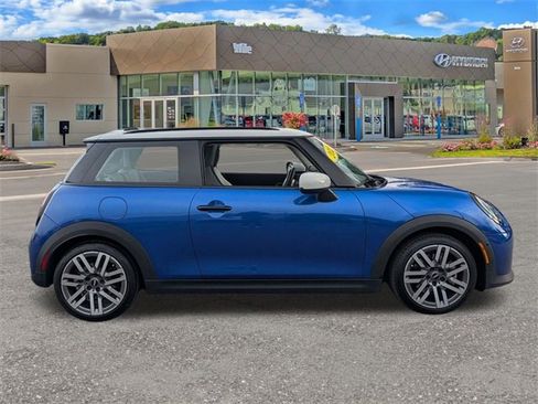 Used 2025 MINI Cooper 2-Door Hardtop image 2
