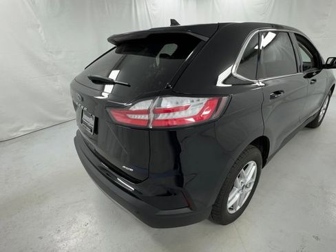 Used 2024 Ford Edge SEL w/ Convenience Package AWD/4WD image 3