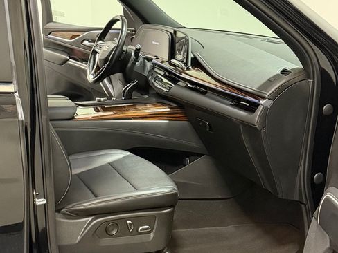 Used 2023 Cadillac Escalade ESV Luxury AWD/4WD image 12