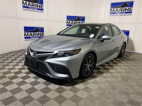 Used 2021 Toyota Camry SE w/ Convenience Package image 11