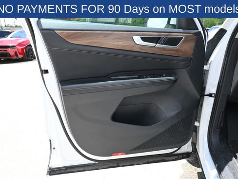 Used 2024 Volkswagen Atlas SE AWD/4WD image 8