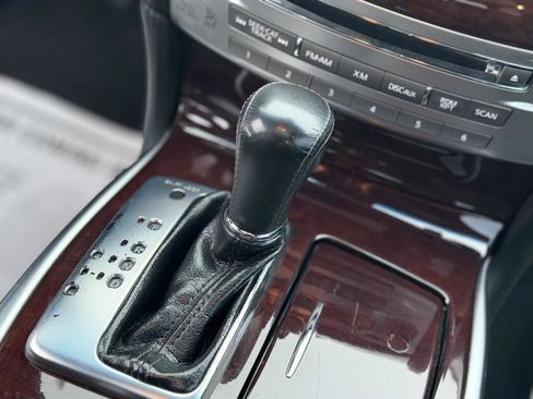 Used 2017 INFINITI Q70 3.7 w/ Technology Package image 20