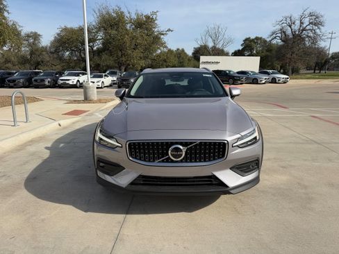 New 2026 Volvo V60 B5 Cross Country Plus w/ Protection Package Premier AWD/4WD image 6