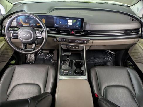 Used 2025 Kia Carnival image 25