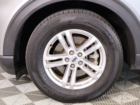 Used 2023 Ford Explorer XLT w/ Equipment Group 202A image 18