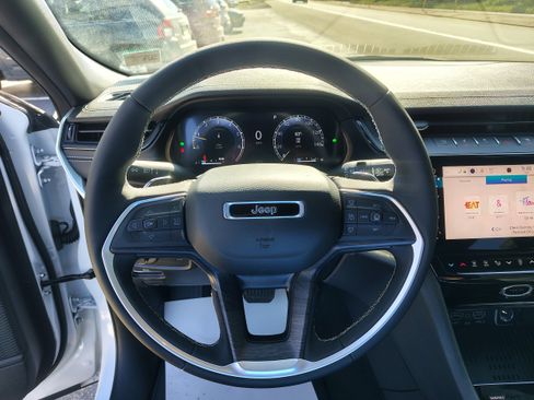 New 2026 Jeep Grand Cherokee Altitude AWD/4WD image 36