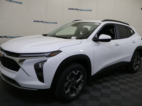 New 2026 Chevrolet Trax LT w/ LT Convenience Package image 11