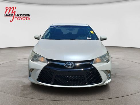Used 2015 Toyota Camry SE FWD image 2