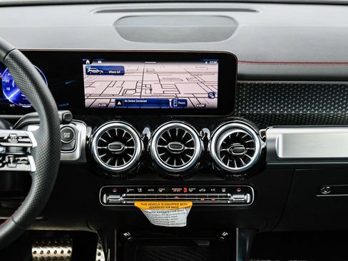 Used 2024 Mercedes-Benz EQB 300 4MATIC image 11