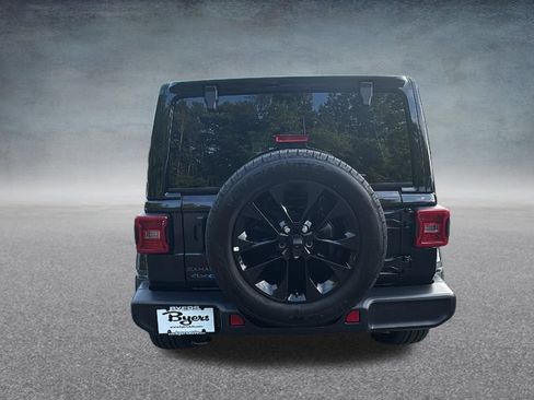 Used 2025 Jeep Wrangler Unlimited Sahara AWD/4WD image 28