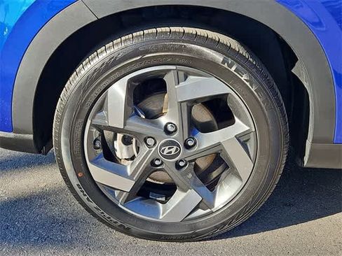 Used 2022 Hyundai Venue Limited image 13