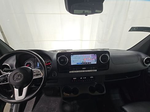 Used 2024 Mercedes-Benz Sprinter 2500 image 11